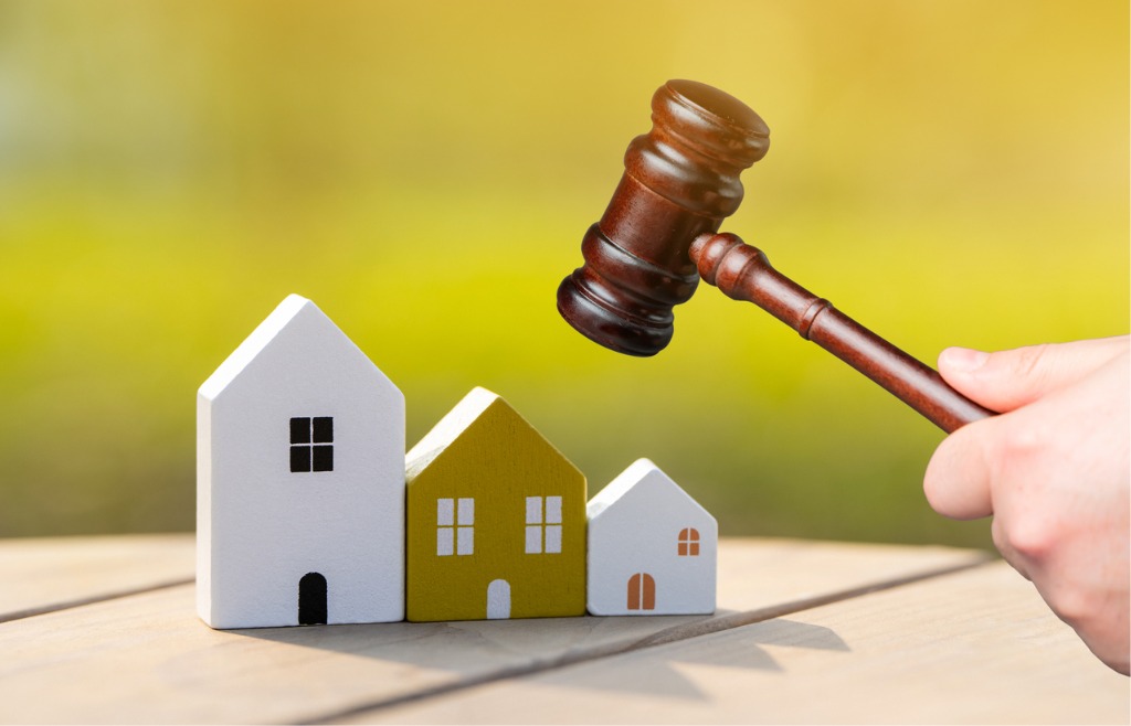 Wooden houses and a gavel, representative of probate law in Central Florida